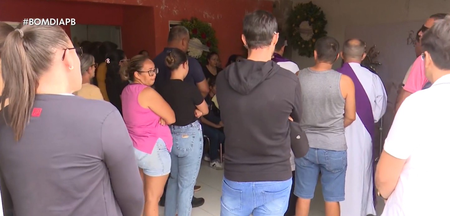 Corpos de vítimas de grave acidente em Soledade, PB, são velados em Juazeirinho