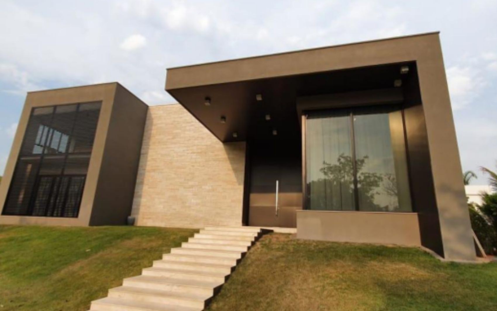 Mansão onde Virginia, Zé Felipe e as filhas moraram é colocada à venda por R$ 29 milhões, em Goiânia