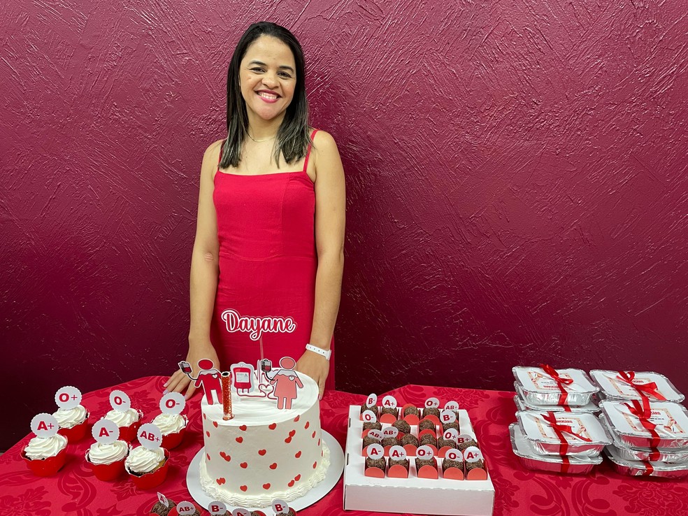 Assistente social faz festa de aniversário no Hemopi de Teresina — Foto: Lívia Ferreira/g1