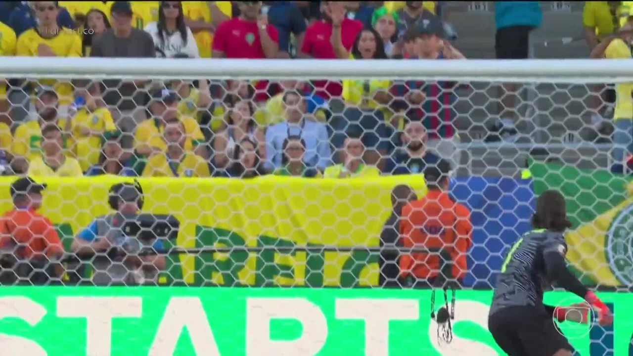 Do banco, Neymar atuou como 'conselheiro' da seleção dando instruções durante partida; veja o que revelou leitura labial
