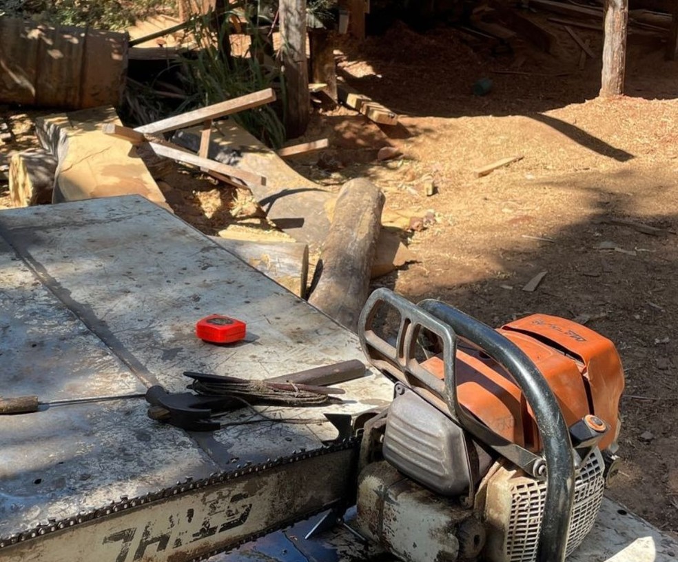 Serraria ilegal é fechada na Chapada Diamantina e idoso é levado para delegacia  — Foto: Divulgação/Polícia Militar