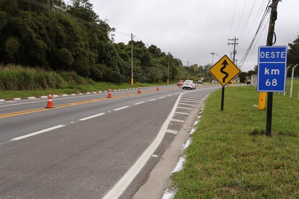 Motociclista invade contramão e bate em ônibus na rodovia Índio Tibiriçá, em Suzano