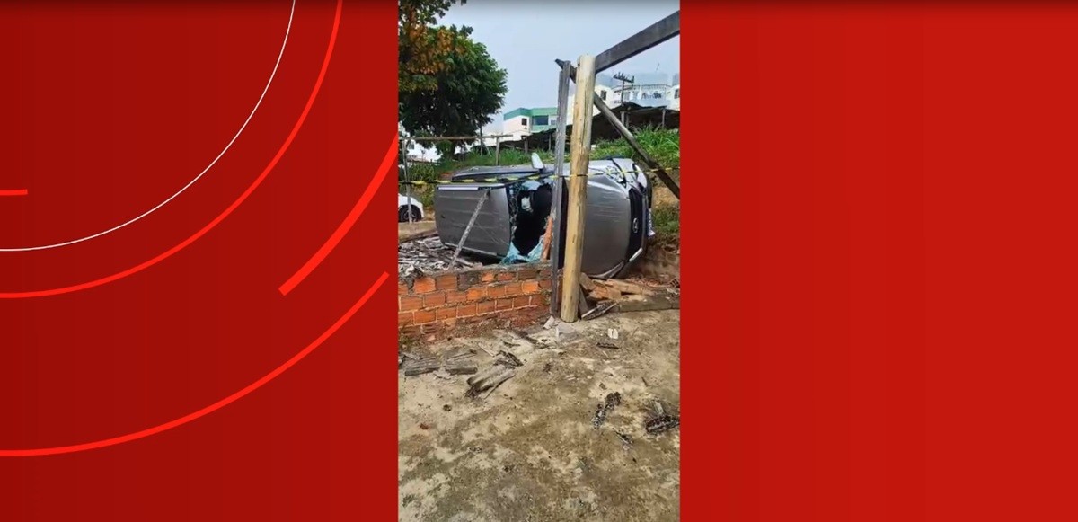 Carro capota com duas mulheres e um recém-nascido em Jacarecica; não há registro de feridos