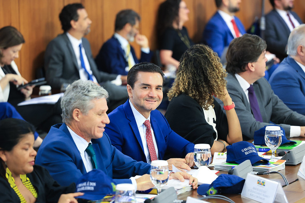 Ministro do Turismo, Celso Sabino em reunião ministerial. Ele corre o risco de ser expulso do União por ter permanecido no governo. — Foto: Alessandra Serrão/MTur