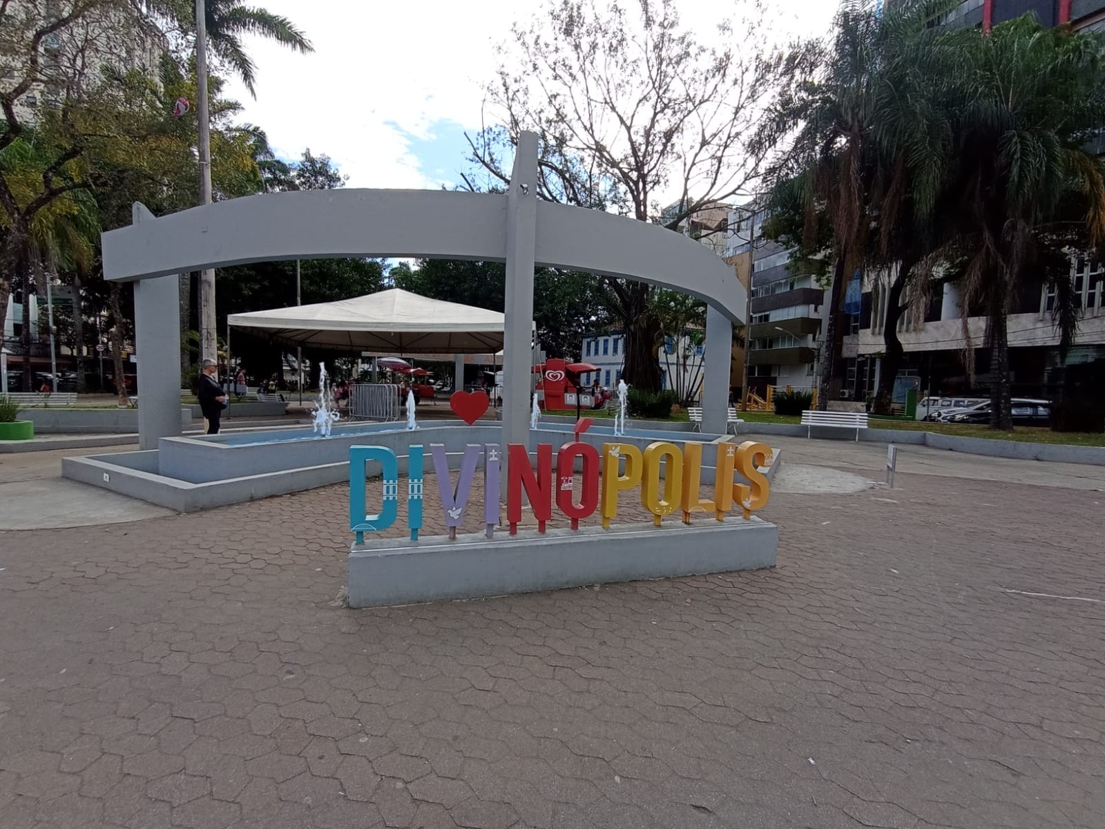 'Piquenique na Praça' tem teatro, música e contação de história para crianças em Divinópolis