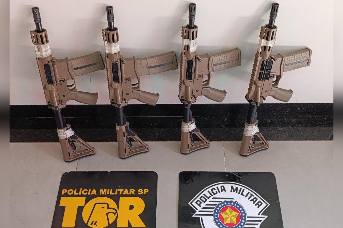 Polícia Rodoviária encontra fuzis escondidos na estrutura de carro e prende homem no interior de SP