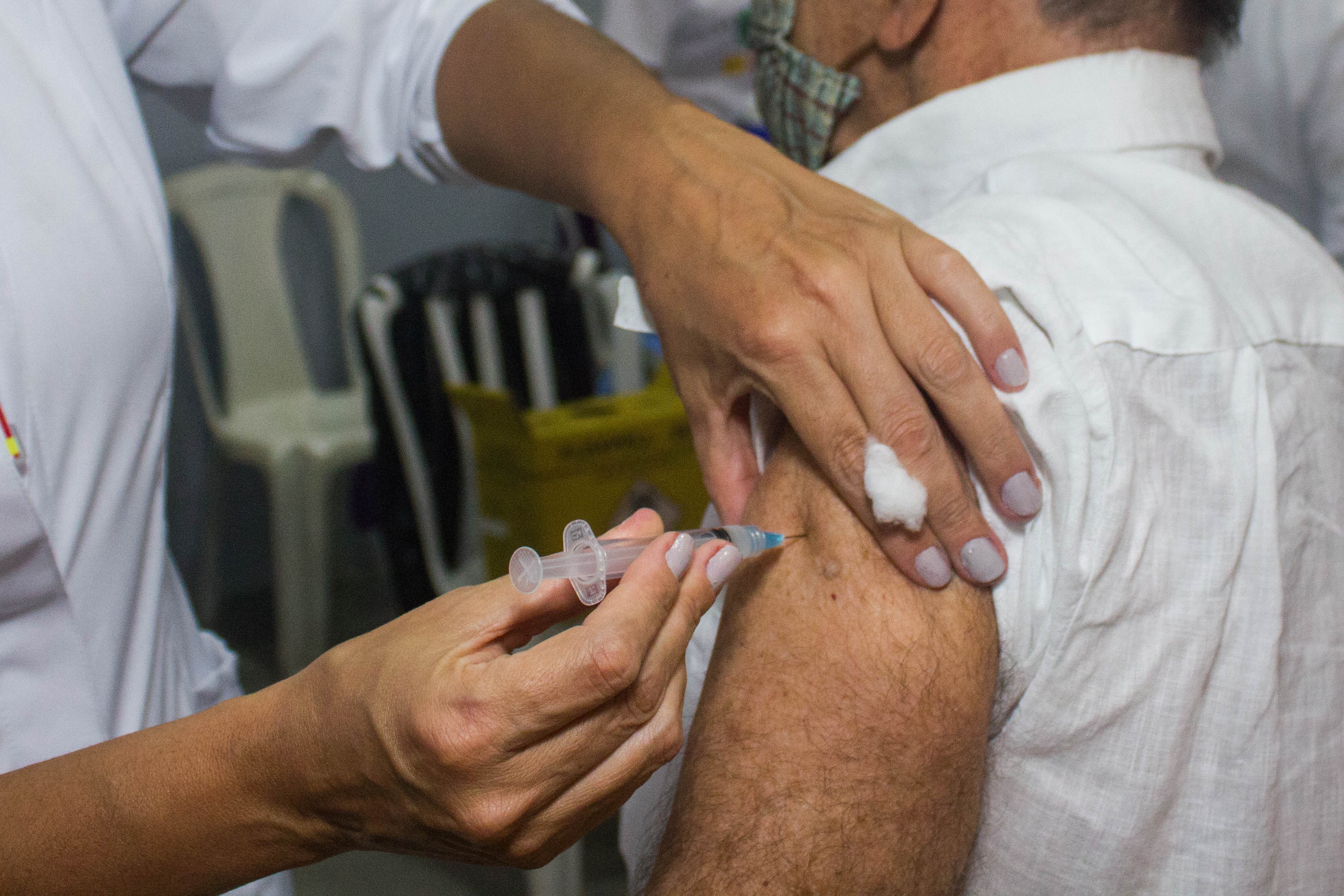 São Vicente, SP, começa a vacinar pessoas a partir de 55 anos contra a gripe