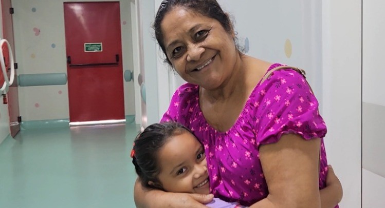 Avó celebra cura da neta com pé torto após tratamento no Amapá: ‘sempre quis que ela usasse sapato’