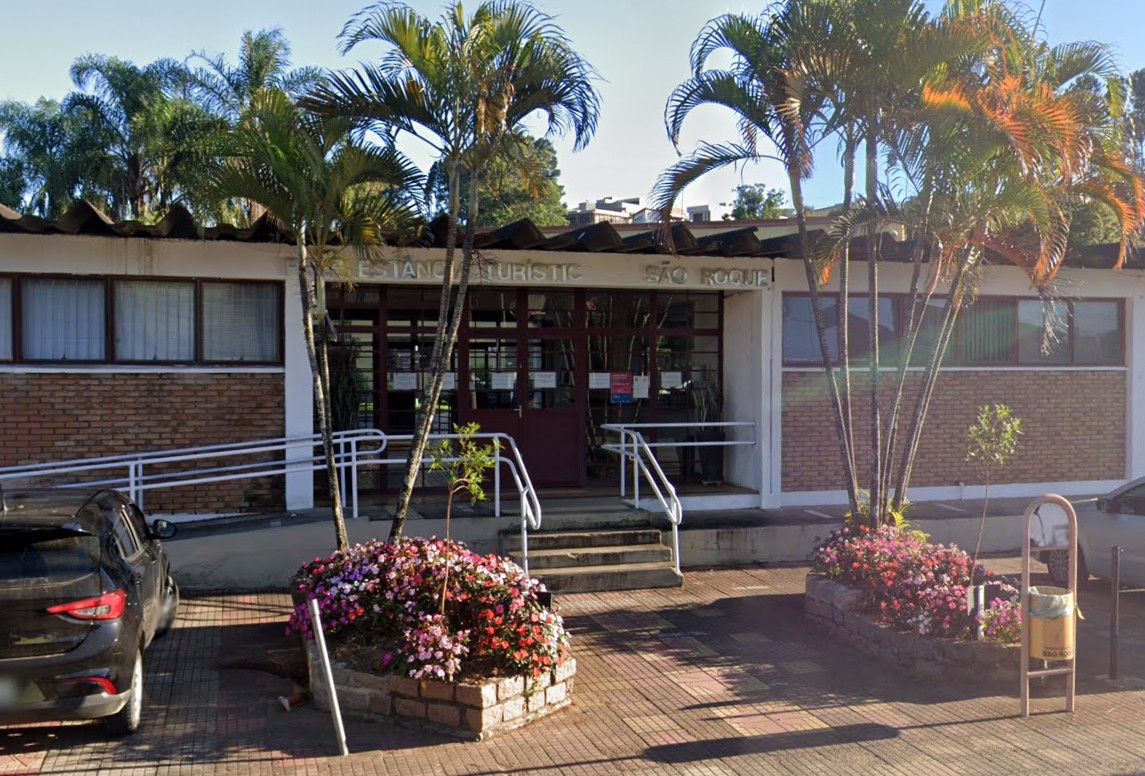 Homem é preso suspeito de ameaçar funcionários públicos com machado e cometer racismo em São Roque