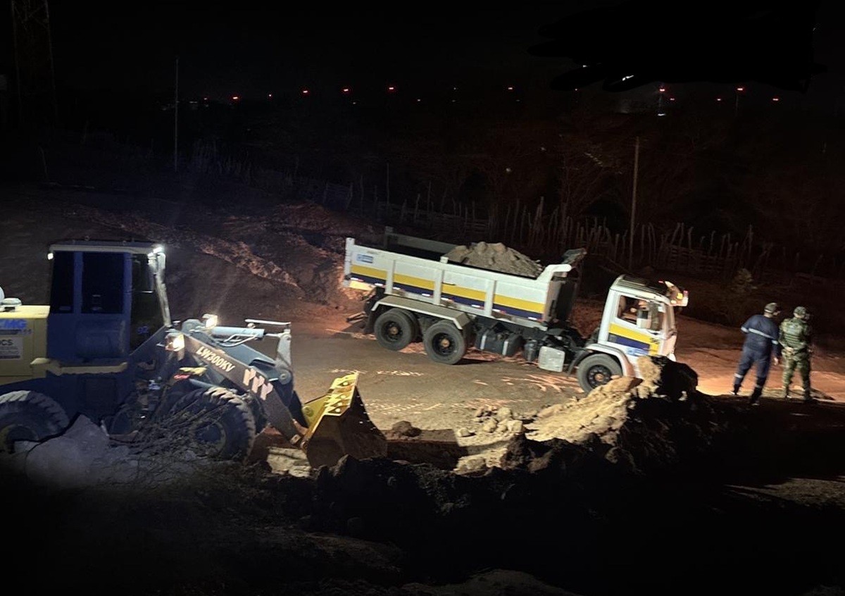 Polícia flagra extração ilegal de areia na área de proteção ambiental das Dunas do Rosado no RN