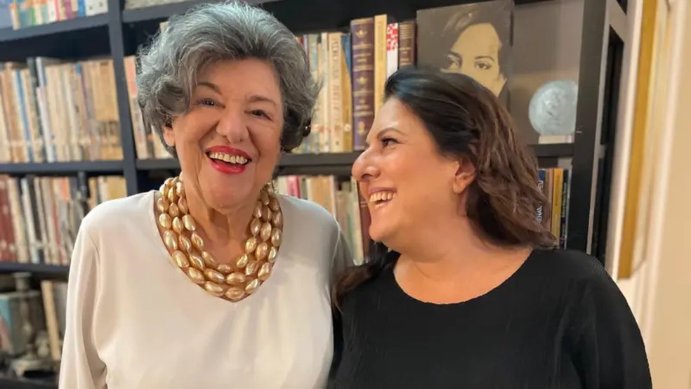 Mariana Rocha, filha de Ruth, fez a seleção de dez livros para o portfólio internacional da autora — Foto: Flávia Mantovani/BBC