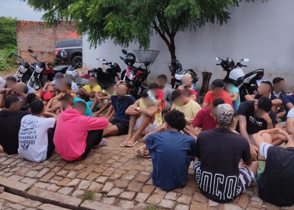 Aproximadamente 80 pessoas foram conduzidas para Central de Flagrantes em Teresina — Foto: Foto: Reprodução/SSP-PI