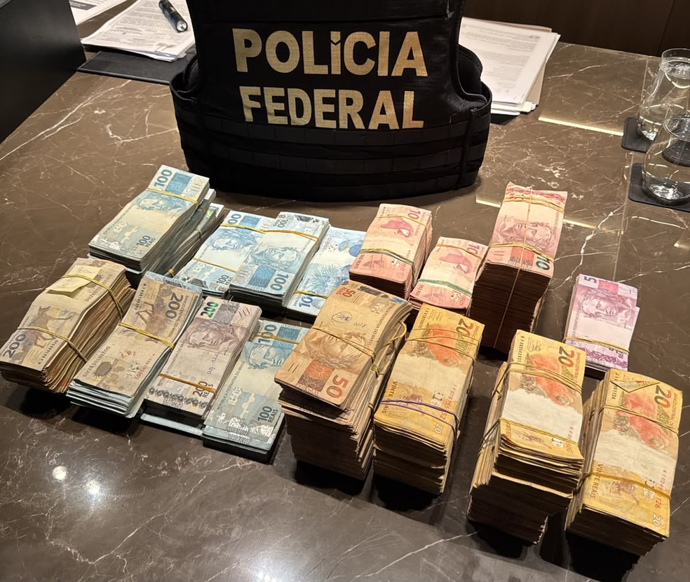 Dinheiro apreendido na operação 'Sem Desconto'. — Foto: Divulgação/Polícia Federal