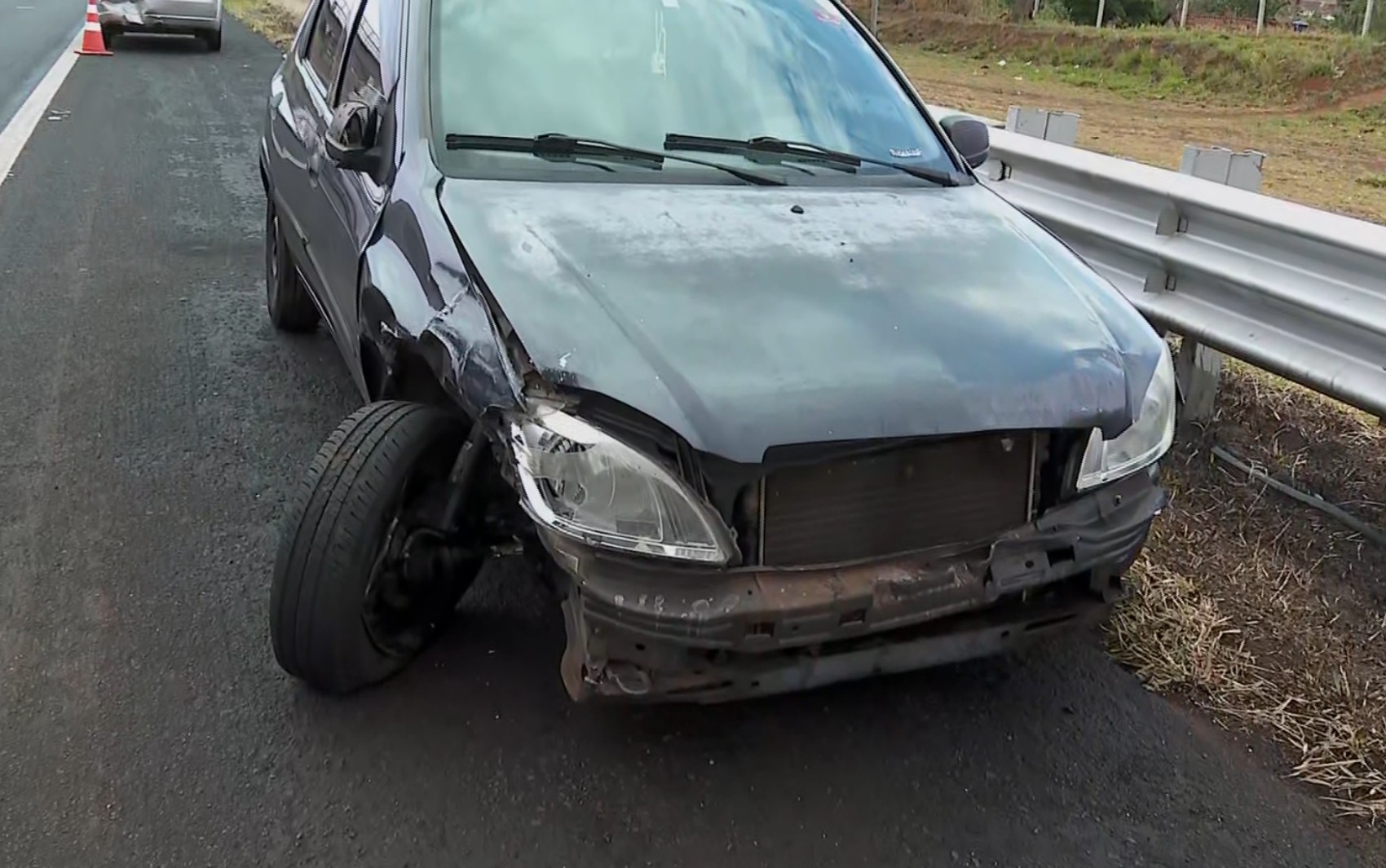 Quatro pessoas ficam feridas em engavetamento envolvendo 23 veículos em rodovia em Franca, SP