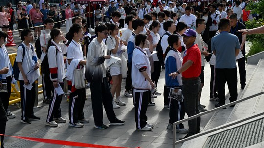 3 questões rápidas de inglês do 'gaokao', vestibular da China tido como 'o mais difícil do mundo' - Edição de 2025 foi aplicada de sábado (7) a terça-feira (10), para mais de 13 milhões de estudantes. Entenda as diferenças em relação às perguntas de língua estrangeira do Exame Nacional do Ensino Médio (Enem).