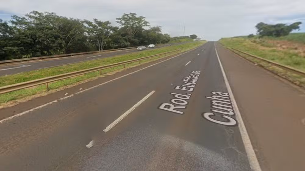 Motociclista morre após bater na traseira de caminhão na rodovia SP-320 em Fernandópolis-SP
