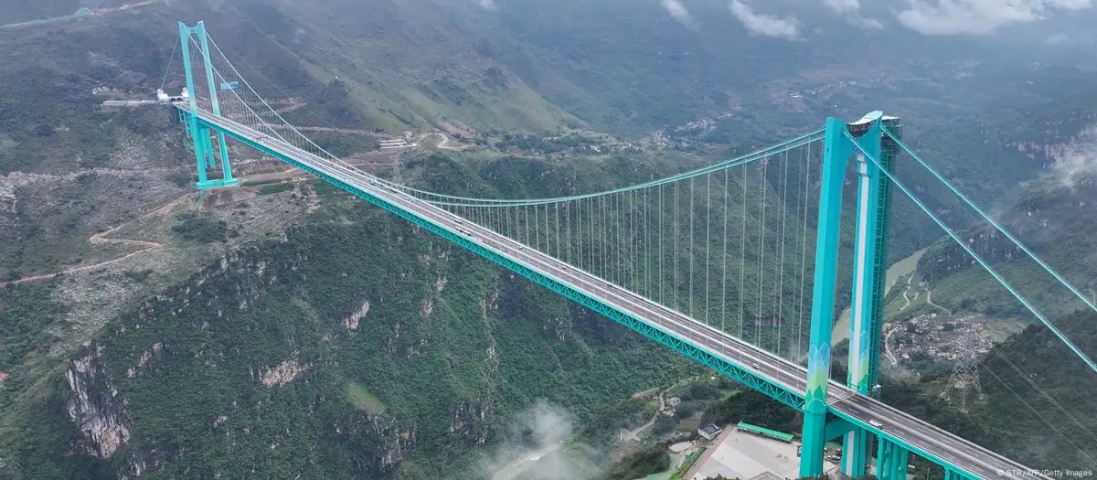 
Ponte mais alta do mundo é inaugurada na China