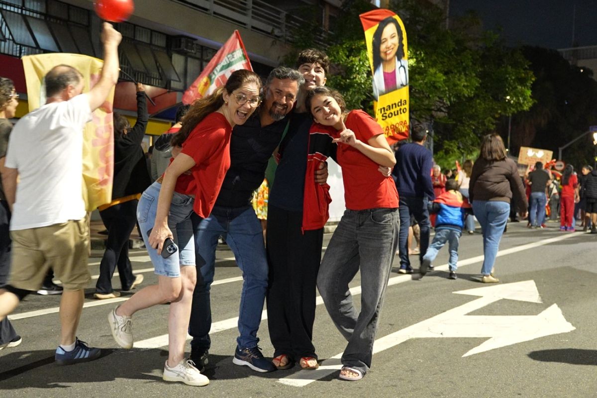 Eleitores de Lula comemoram vitória com emoção e festa em família no coração de Campinas