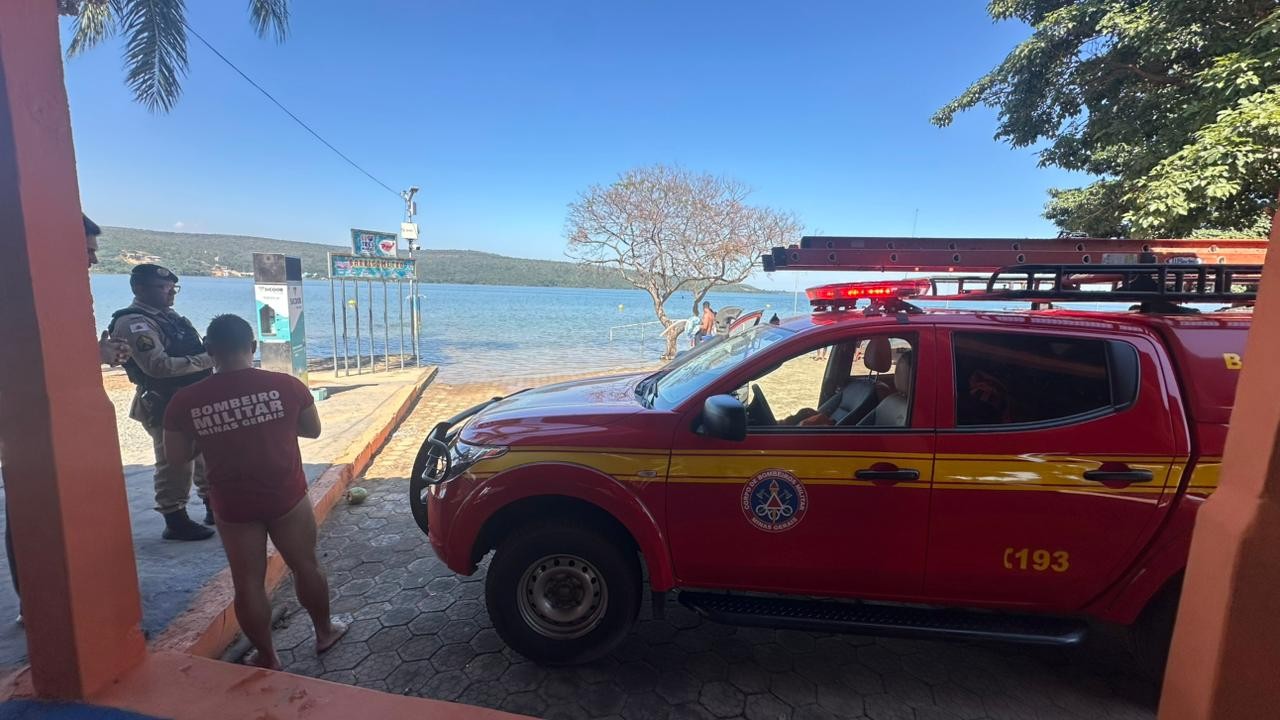 Bombeiros resgatam corpo de homem encontrado na represa de Três Marias