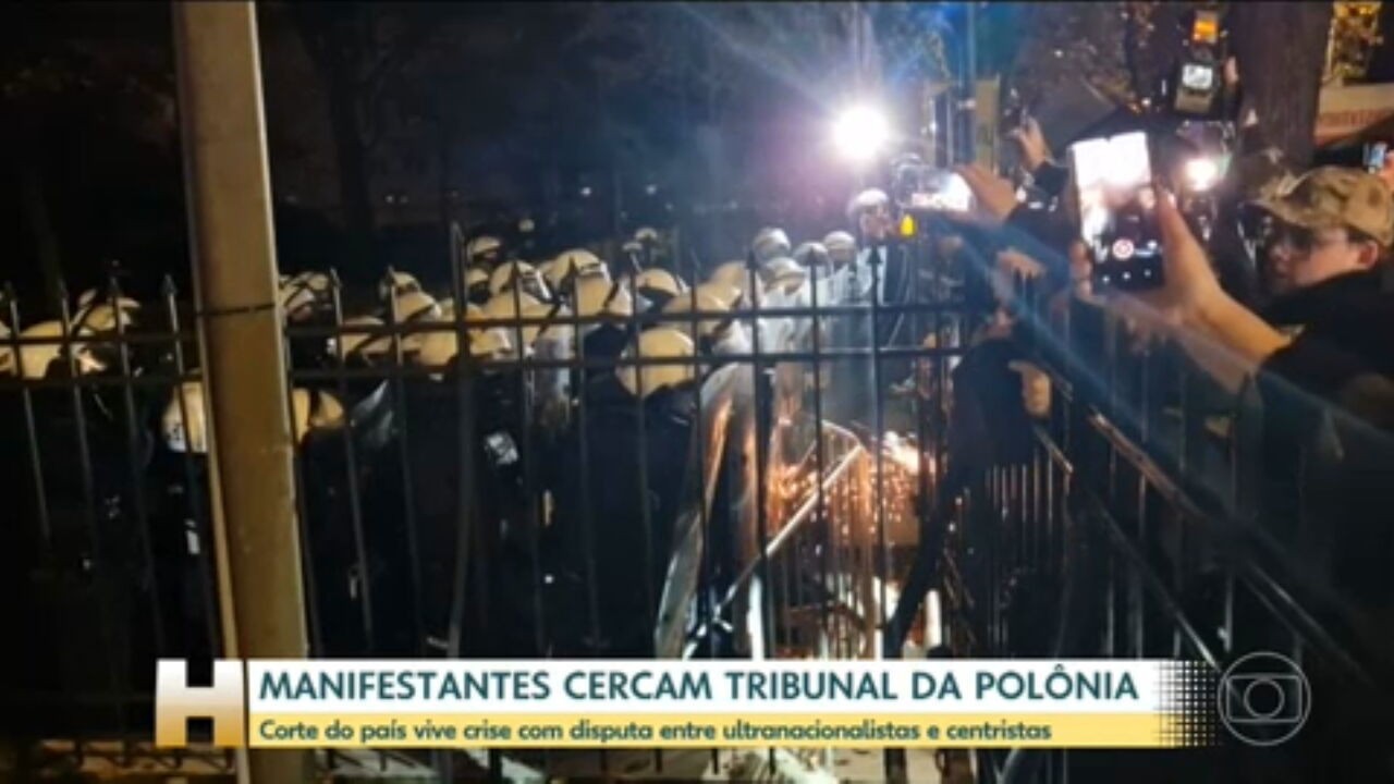 Polônia busca saída para crise institucional após intervenção policial no Tribunal Constitucional