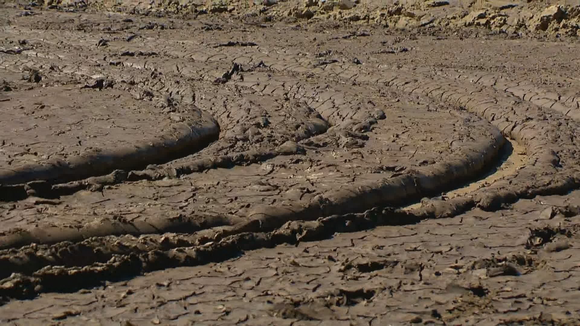 'Tapete de lama' cobre trecho da maior praia do Brasil e dificulta até caminhadas; fenômeno tem ligação com ciclone extratropical