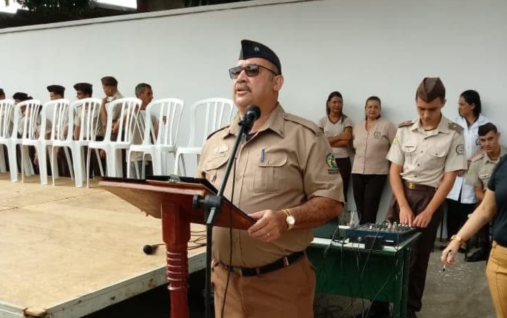 Morte de professor e sargento causa comoção