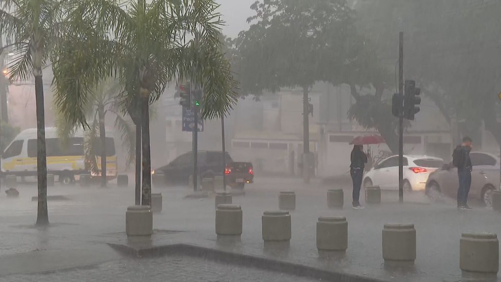 Chuva em Santa Cruz — Foto: Reprodução/TV Globo