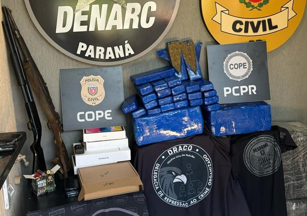 Drogas e armas apreendidas durante operação no Paraná — Foto: Divulgação