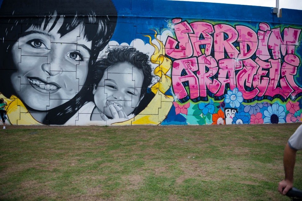 Viaduto que fica no final da Praia de Camburi foi pintado em homenagem a Araceli e inaugurado em 2017 — Foto: Divulgação/Prefeitura de Vitória