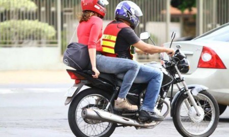 PBH publica lei que regulariza moto por aplicativo na capital; veja regras