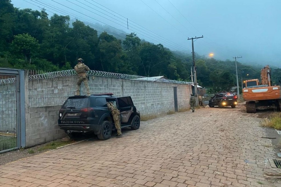Treze pessoas foram presas durante o cumprimento da operação — Foto: Polícia Civil de Mato Grosso