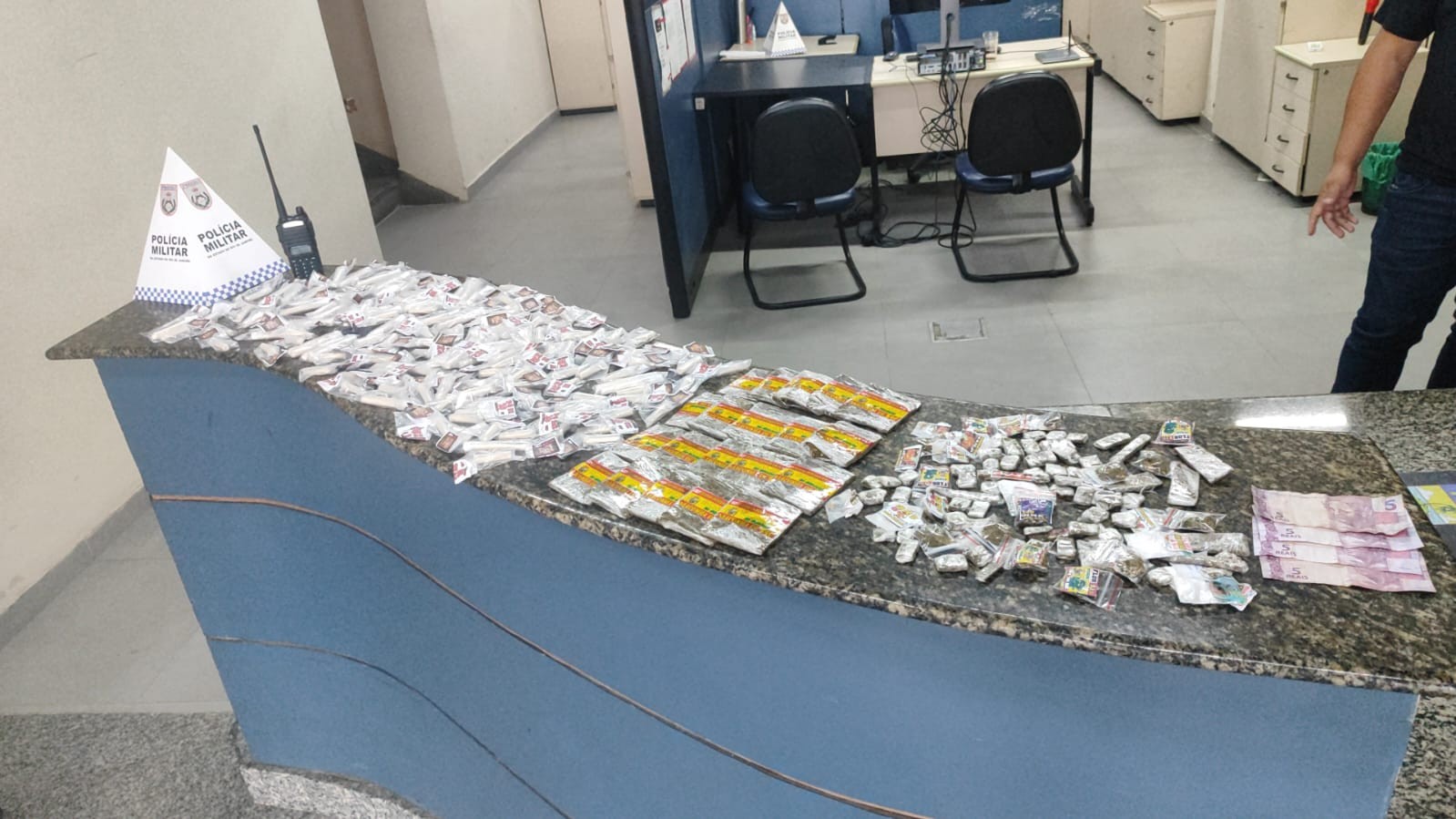 Dois homens são presos com drogas em Angra dos Reis