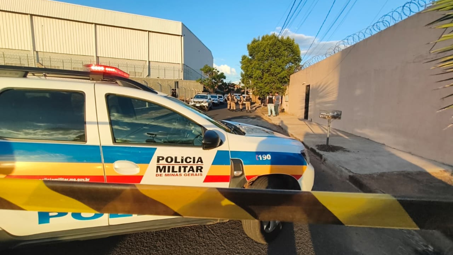 Adolescentes suspeitos de matar vereador Edinho gastaram R$ 10 mil com roupas e celulares após o crime, diz polícia
