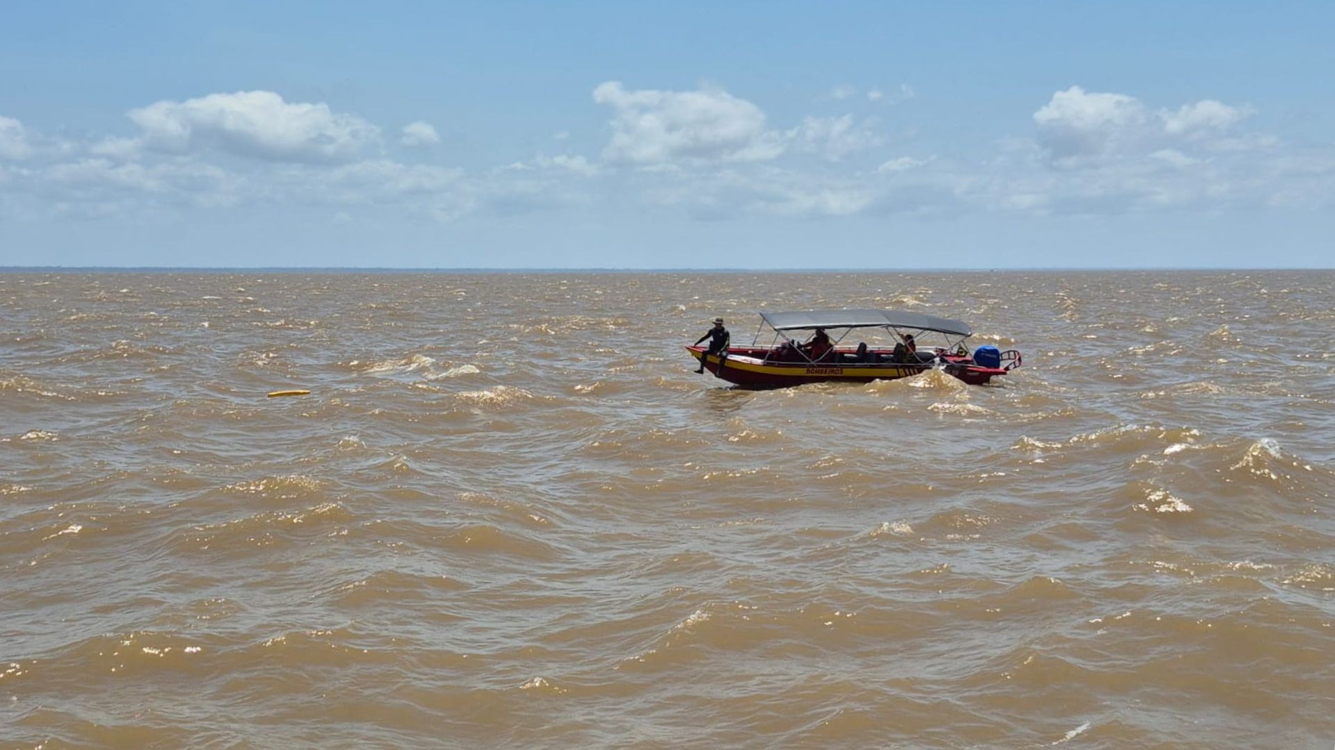 Homem desaparece no Rio Amazonas após pular de embarcação em Macapá