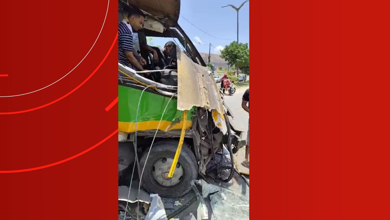 Acidente envolvendo micro-ônibus e caminhão deixa feridos na Zona Norte de Manaus