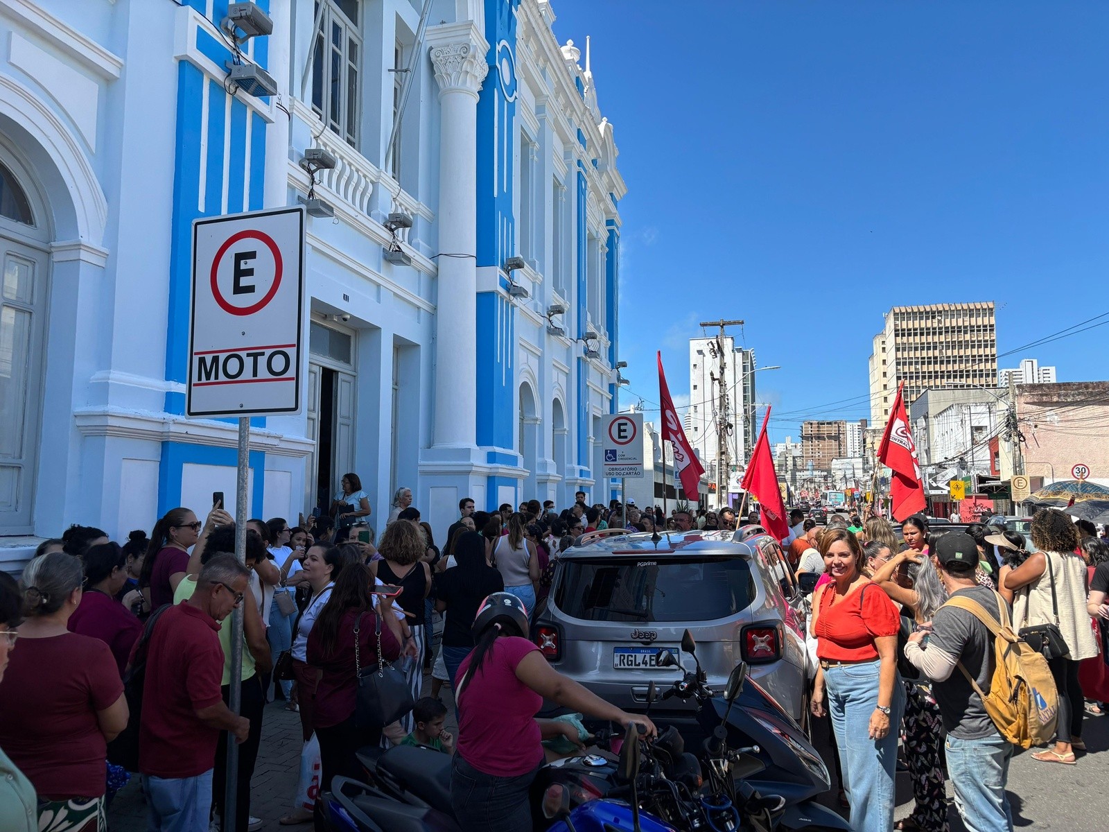 Servidores da saúde de Natal entram em greve por tempo indeterminado