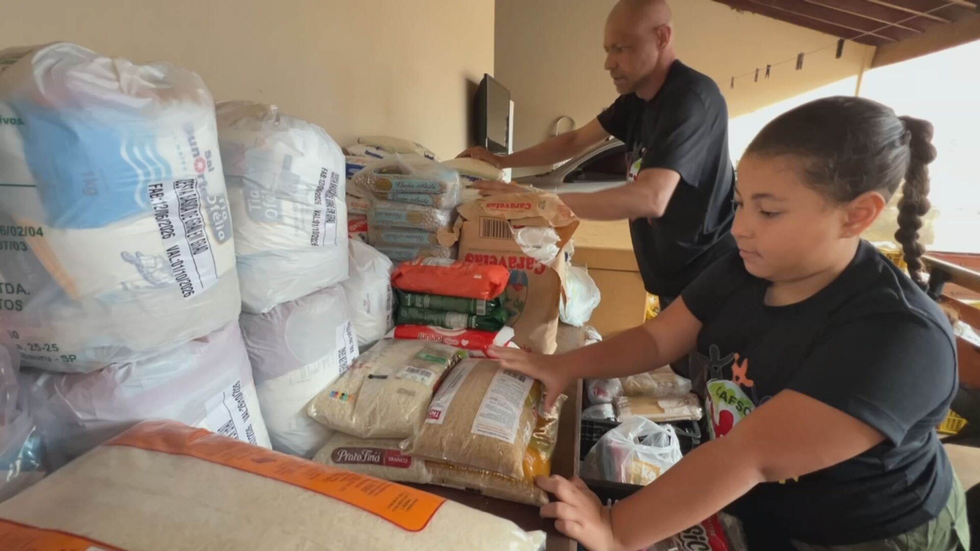 Solidariedade de pai para filho: famílias transformam voluntariado em herança de afeto e exemplo
