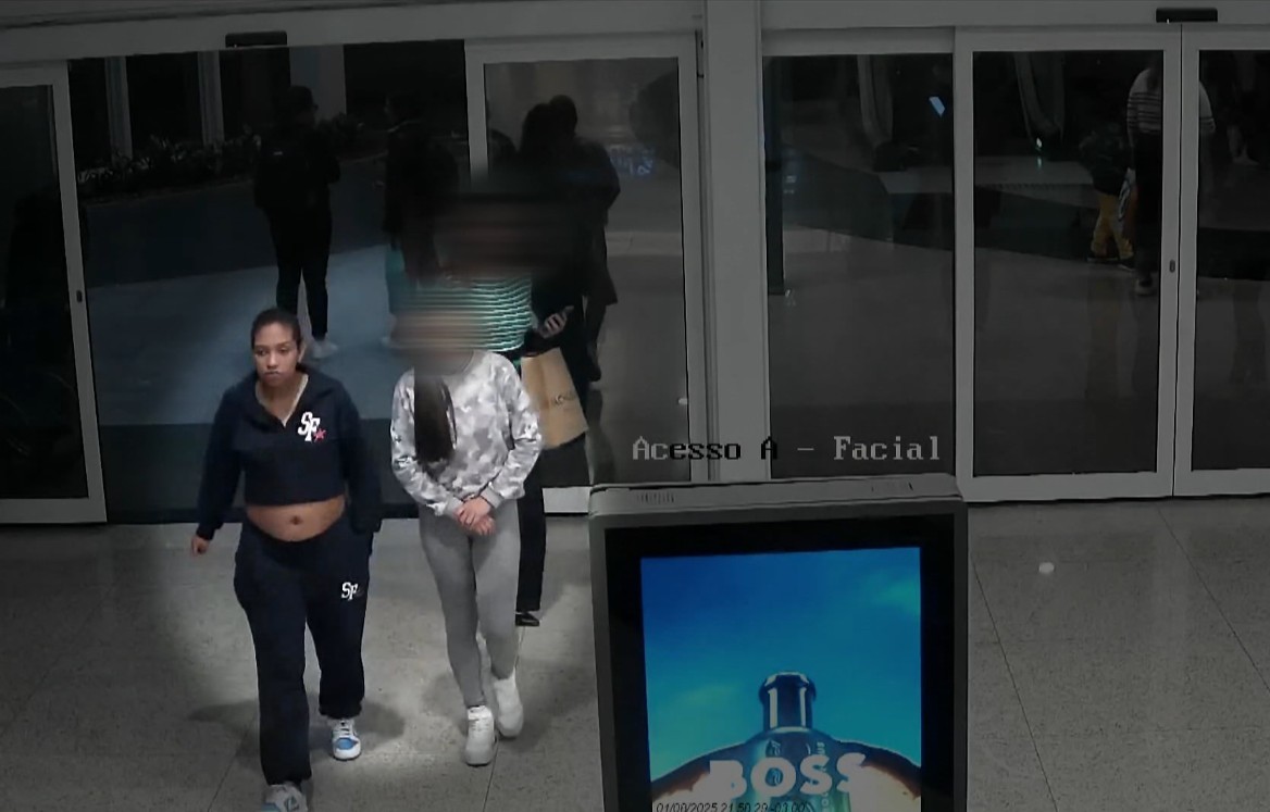 VÍDEO: Mulher grávida e filha adolescente são presas ao furtar lojas de shopping em SP