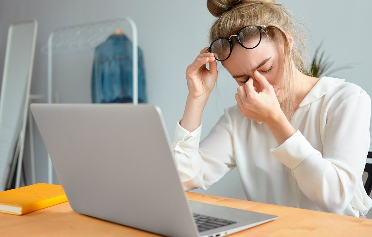 Dor na coluna lidera motivos de afastamento do trabalho em 2024; transtornos mentais tm aumento