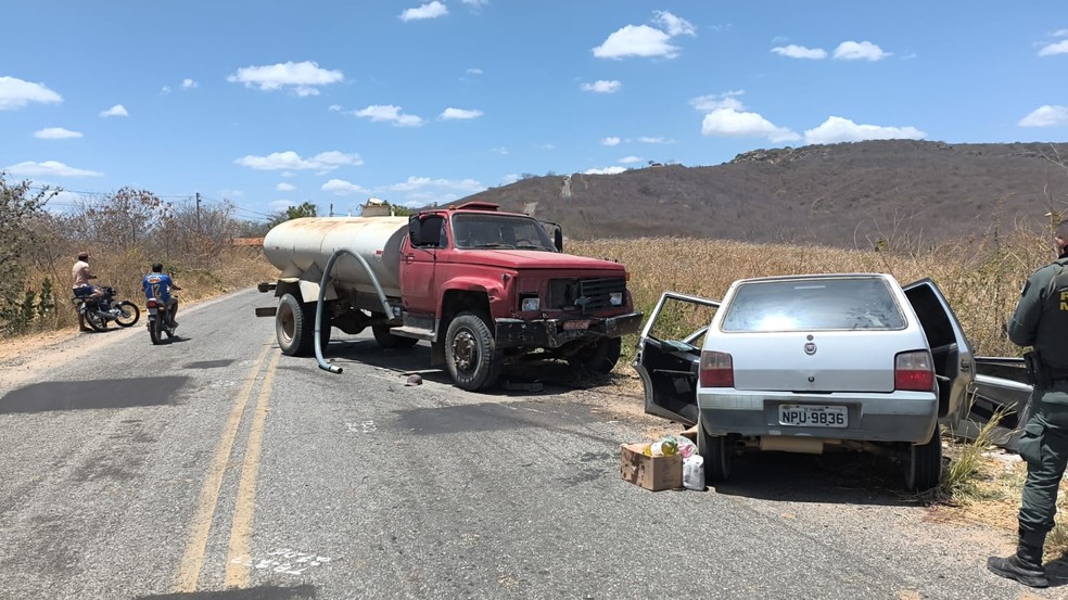 Acidente em rodovia na cidade de Parambu, no interior do Ceará — Foto: Lenno Barbosa