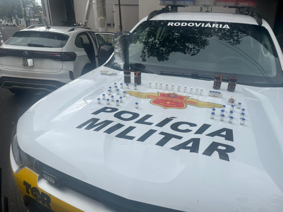 Medicamentos usados no emagrecimento foram apreendidos em Palmital — Foto: Polícia Rodoviária/ Divulgação