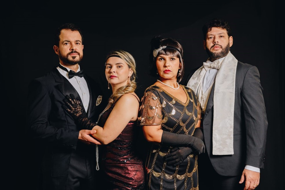 Rafael Ribeiro interpreta Maurizio da Saxônia; Renata Dourado a protagonista e  Erika Kallina e e Gustavo Rocha são a Princesa e o Príncipe de Bouillon — Foto: Cia de Cantores Líricos de Brasília/Divulgação