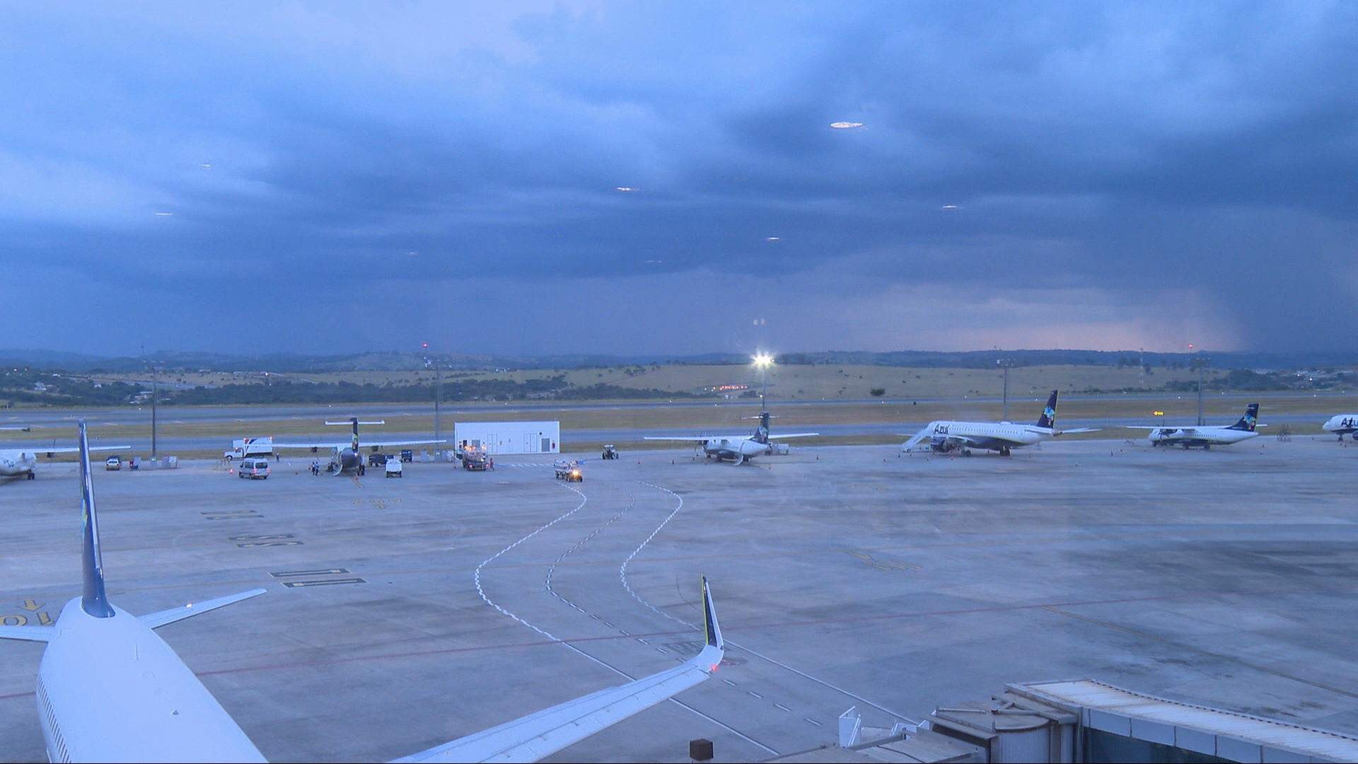 Aeroporto de Confins tem voos cancelados devido a mau tempo em SP