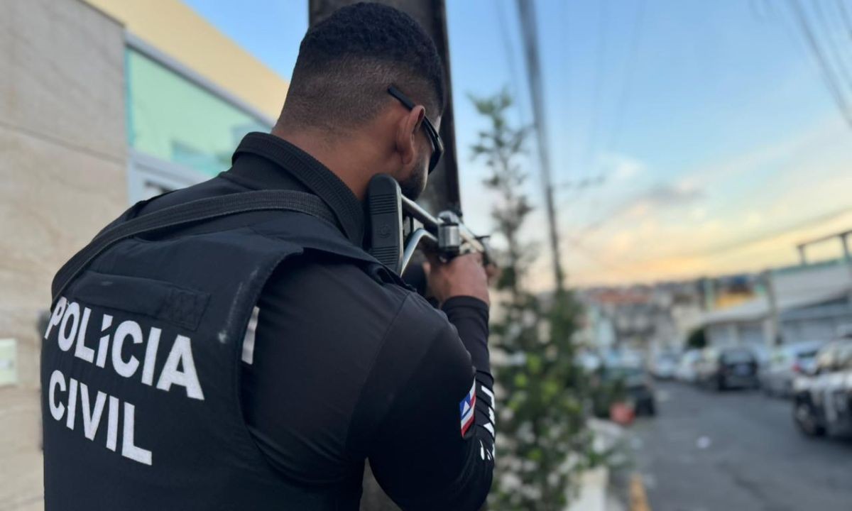 Mulher apontada como gestora financeira de facção criminosa é presa na Bahia