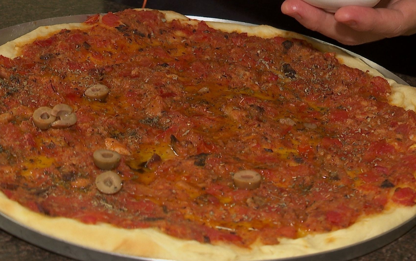 Barato da Cozinha: aprenda a fazer pizza de sardinha