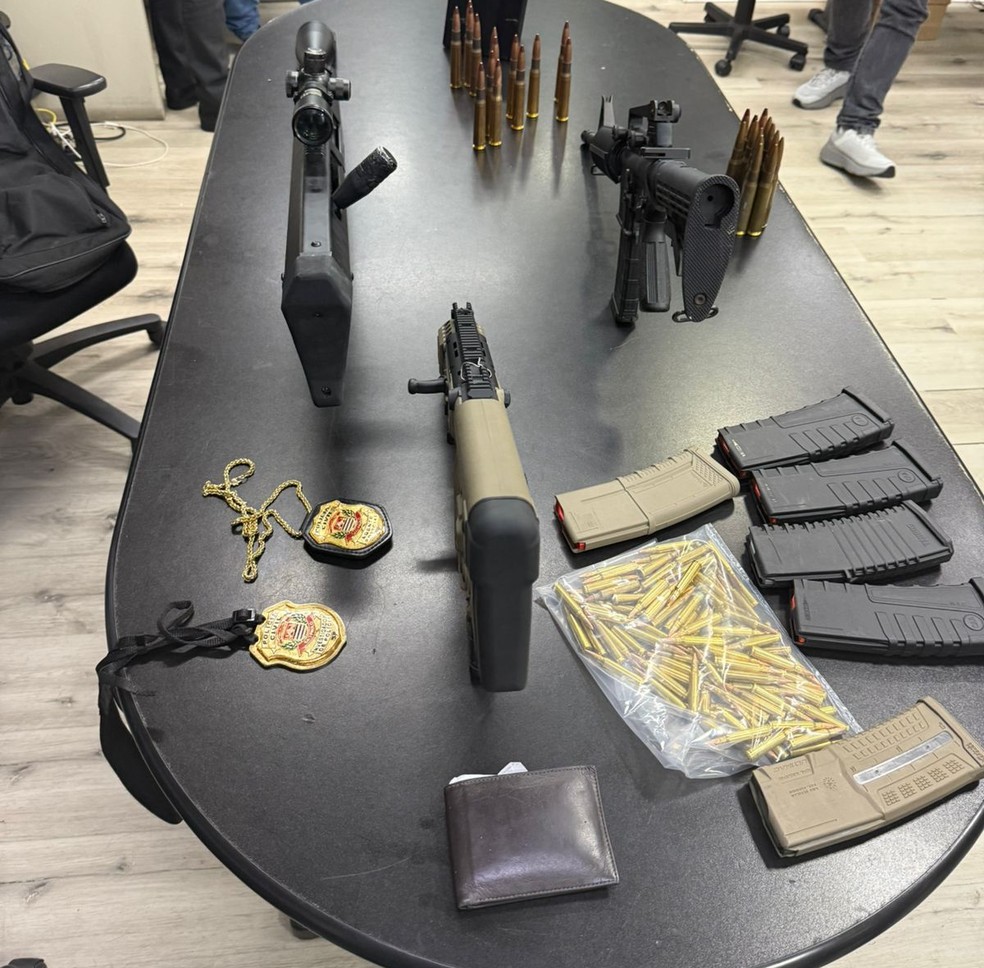 Deic desmonta base de quadrilha de roubos a residências e apreende arsenal de guerra na Zona Sul de SP — Foto: Divulgação