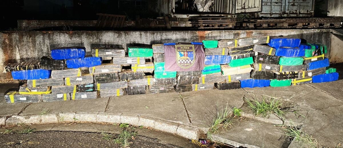 Caminhoneiro é preso ao transportar 1,3 tonelada de maconha em rodovia no interior de SP