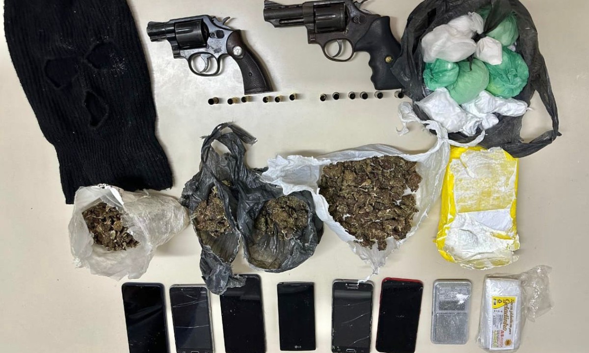 Dois homens morrem após confronto com policiais na zona rural de Serrinha; armas e drogas foram apreendidas