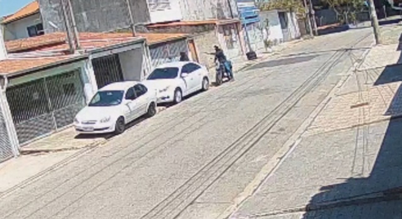 VÍDEO: ladrões armados em motos assaltam morador em Sorocaba