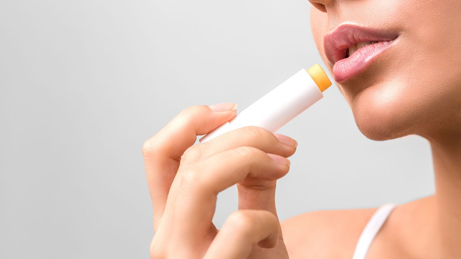 Por que usar hidratante e protetor labial no verão